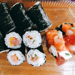 回転寿し トリトン - 左からトロたく巻き、梅しそ巻き、海鮮爆弾軍艦