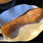 ヒロミ - メインの鮭の塩焼き。