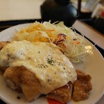 松屋 - 期間限定 “たっぷりタルタル”チキン南蛮焼き定食。ゴハンは無料でサイズUP!。お碗大きくてビックリ！お腹パンパンです。