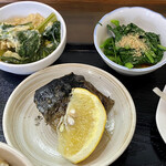 ささら - サバ塩焼き 小松菜玉子とじ
      ほうれん草おひたし