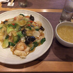 Chinese Dining RYANPAO - 海鮮あんかけ焼きそばとスープ