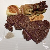 知喜多亭 和 - これがメインの鉄板焼きです