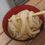 須崎食料品店 - 麺のリフトアップ