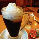 コメダ珈琲店 - くっきりブラックとホワイトのコントラスト