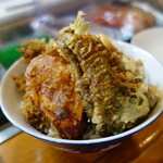 ひょうたん寿司 - ランチ天丼、たまり醤油的な味わいとなる天汁