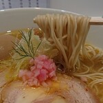 上方レインボー - 塩ラーメンは細めのストレート麺