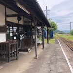 ホームハヤブサ - 隼駅ホーム