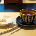 ぬりや - 2020.5 食後のお菓子と焙じ茶