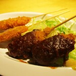 心人 - 串揚げ：鯵の大葉巻き、味噌串カツ。 鯵と大葉がベストマッチ！ 熱々で頂きます。　　　　　2020.05.09