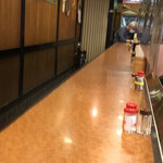 ひげ勝 - 一番乗り。奥にいるのは大将です