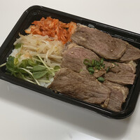 赤身焼肉 かるびあーの 新橋店 - カルビ丼