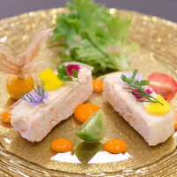 ラ シュセット - ランチコース 3672円 のトマトコンソメゼリーに包まれたズワイガニのブルーテ パプリカソース