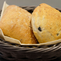 ラ シュセット - ランチコース 3672円 のパン