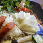 スパイスキッチン 倍音 - あいがけキーマルーグリーンカレー1200円税込＋スパイシーウインナー100円税込