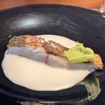 蒼 - 二皿目：五島列島・林鮮魚店 神経締め伊佐木のレモングラス藁焼き　伊佐木ってこんなに美味しいの?　驚愕の一皿です♪