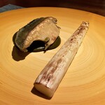 蒼 - 五皿目：コロポックル・赤井川村のホワイトアスパラガスと黒鮑　黒鮑は付け合わせなんですよΣ(･ω･ﾉ)ﾉ！