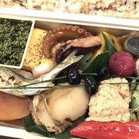 麻布 かどわき - 二段重 季節の八寸＋トリュフの炊き込みご飯。