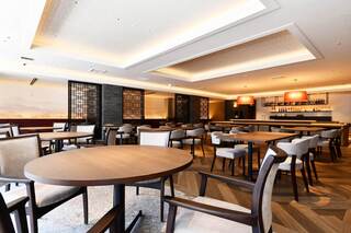 Modern Chinese Restaurant OPERA - 全100席の広くゆったりとした店内