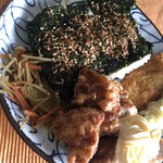 ほっともっと - 料理写真:お皿に移し、自前のフリカケをトッピング