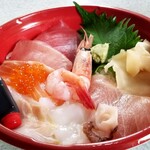目利きの銀次 - おまかせ海鮮丼(500円)