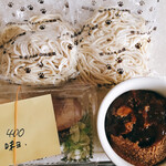 らーめん つけ麺 NOFUJI - 魚介醤油つけ麺+味玉　麺は200ｇ×2袋で400ｇ　右が温める前のつけ汁　ドロッと濃厚ですが温めると液体になります