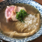 ラーメン イッケン - こぶちぎりのネギと千切り玉ねぎが美味しい！