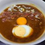 牛すじカレー 小さなカレー家 - 生玉子を乗せてみた♪