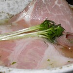 麺処さとう - 肉も投入