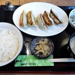 餃子販売店 上野いち五郎 - 餃子定食ﾊｰﾌ