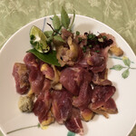 旬ものと日本酒 とみ笑 - 丹波鶏の親鶏たたき