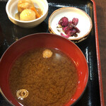 Kawahachiya - 赤出汁と小鉢付き