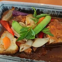 ビストロ・エピ - バターライス弁当(宮崎ポークのトマト煮込み)