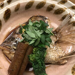 赤坂 菊乃井 - 昼懐石１２１００円（総額）。鯛あら炊き。包丁の技？で、とても食べやすく、コラーゲンもたっぷりで、鯛の美味しさを堪能しました（╹◡╹）（╹◡╹）