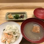 赤坂 菊乃井 - 昼懐石１２１００円（総額）。桜鱒御飯 花山椒、牛蒡すり流し。薄味の御飯と、桜鱒、花山椒が、とてもマッチして、香りと旨味たっぷりです（╹◡╹）（╹◡╹）
      