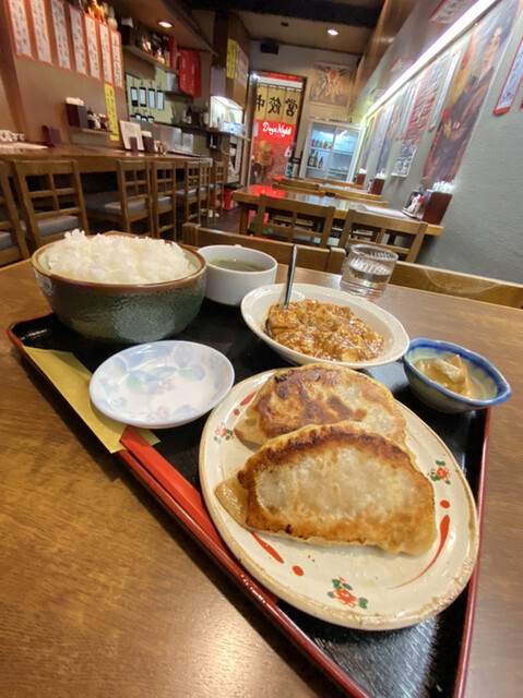 11丁目餃子坊 猿 中央区役所前 餃子 食べログ