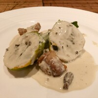 au deco - 花ズッキーニ 真鯛と燻製したサザエの詰め物 モリーユ茸とリードヴォー添え