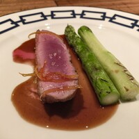 au deco - シャラン鴨のロースト オレンジ・ピール グリーンアスパラガス添え