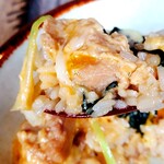 赤坂すみやき料理はやし - トロリと生卵を割ると円やか