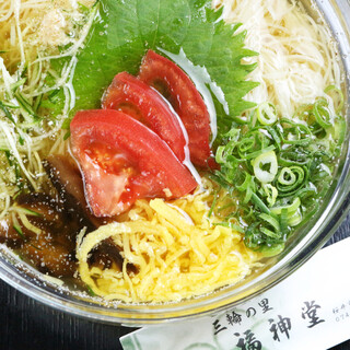 そうめん発祥の地・奈良。伝統的な手延べ“三輪そうめん”に舌鼓