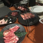 Teburu Oda Baikingu Yakiniku Oudou Oshikuma - 