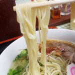 萬福軒 - 中細のストレート麺