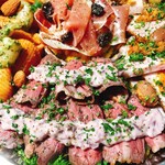 森の茶屋 糧 - 生ハム　下はパンプキンサラダローストビーフ　下は野菜のトマト煮