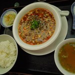 中華酒膳 幸龍 - （2012/4月）「四川麻婆豆腐」と「定食セット（ご飯、漬物、スープ）」