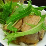 中華酒膳 幸龍 - （2012/4月）この日のお通しは自家製焼豚のせ大根サラダのようなもの