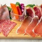 野菜がおいしいレストラン LONGING HOUSE - こだわり生ハム盛り合わせ