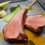 レストラン オネット - 仔牛背肉のロースト　ミント香るジュのソースとミントオイル