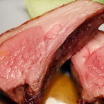 レストラン オネット - 仔牛背肉のロースト　ミント香るジュのソースとミントオイル