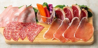 野菜がおいしいレストラン LONGING HOUSE - こだわり生ハム盛り合わせ