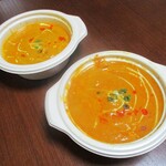 DIYA - テイクアウト・チキンカレー 辛さ 超激辛・大盛り 600円（以下 8％ 税別）と、辛さ 普通 500円：ナン 1枚付き。　　　　　2020.05.20