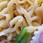 麺屋CHIKUWA - 多加水ウェーブ麺のアップ